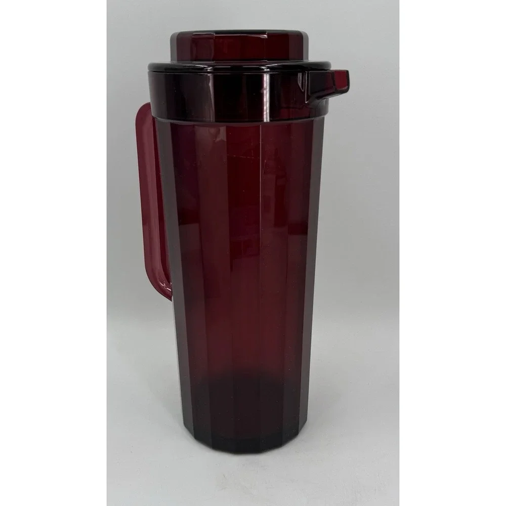 Tupperware Preludio Acrylic 2 Qt Pitcher 2003B-2 Cranberry Red, Lid 2004A-4‎ NEW
